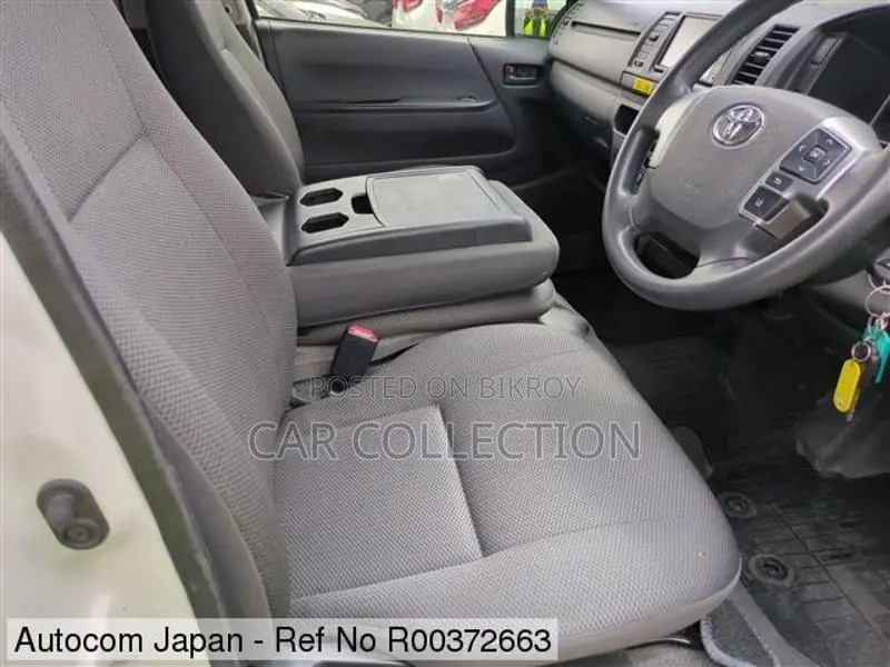 Toyota Hiace GL Pearl 2020