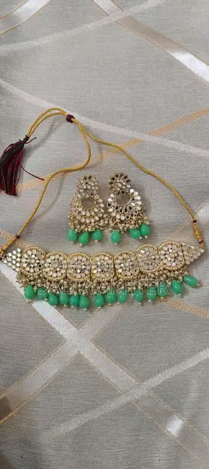 মিরর ওয়ার্কের গলার সেট