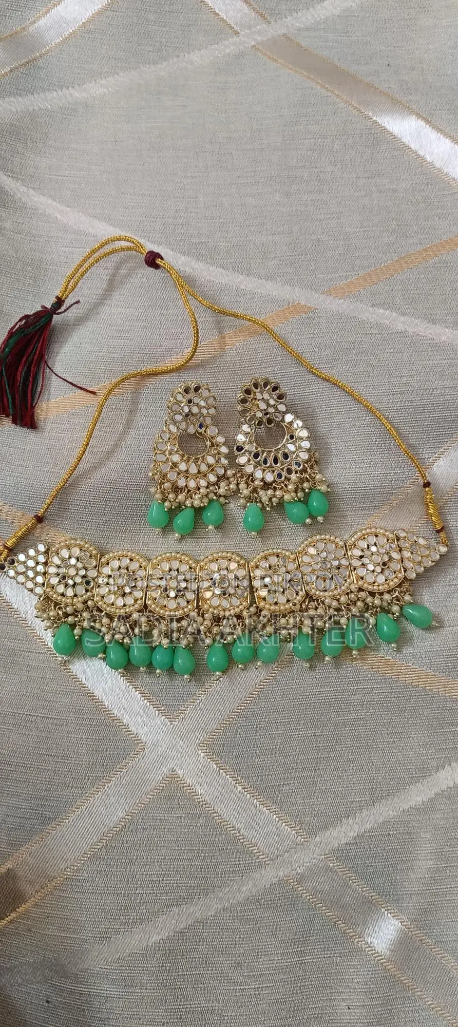 মিরর ওয়ার্কের গলার সেট