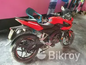 Bajaj Pulsar 150 . 2016
