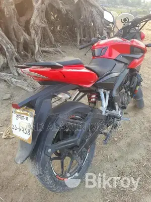 Bajaj Pulsar 150 . 2016