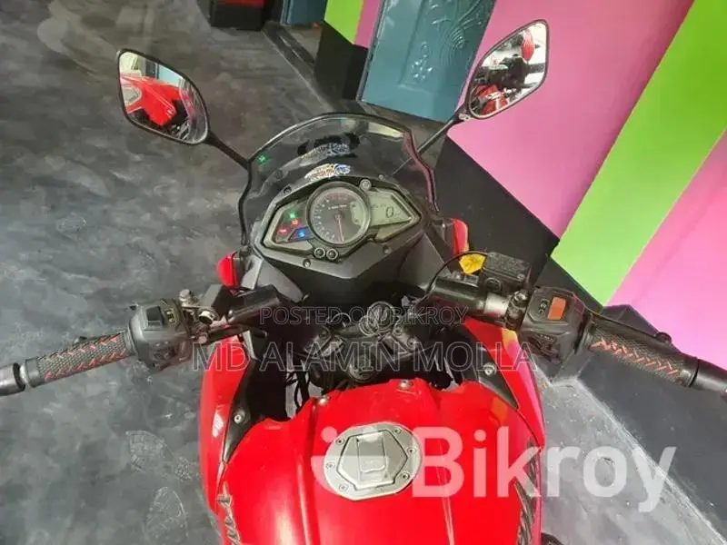 Bajaj Pulsar 150 . 2016