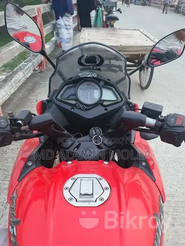 Bajaj Pulsar 150 . 2016