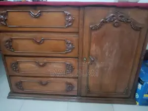 Furniture Varnish and Polish