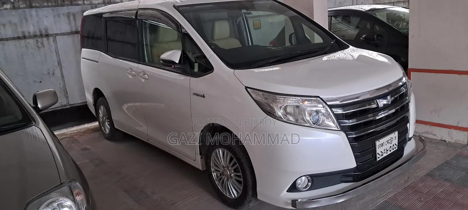 টয়োটা নোয়া ১.৮ ফ্রন্ট হুইল ড্রাইভ হাইব্রিড (৭ সিটার) ২০১৪ পার্ল