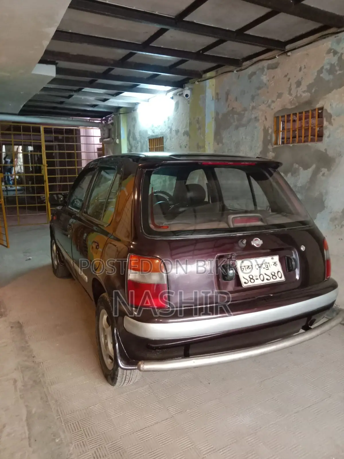 নিসান মার্চ ১৯৯৬ লাল