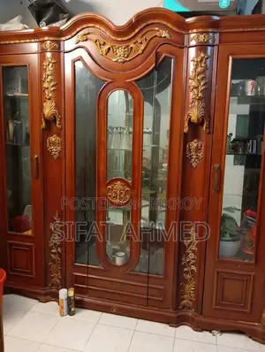 মালয়েশিয়ান কাঠের আলমারি