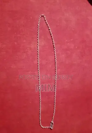 ৮ আনা আছে এ রুপার চেনটি বিক্রি করা হবে