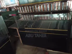 শো কেস ও সিন্ধুক অর্ধেক দামে বিক্রি হবে