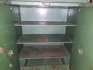শো কেস ও সিন্ধুক অর্ধেক দামে বিক্রি হবে