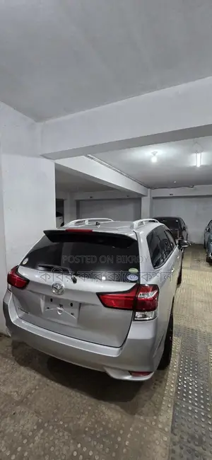 Toyota Fielder on text 2018