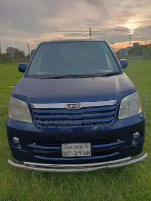 Toyota Noah 2003