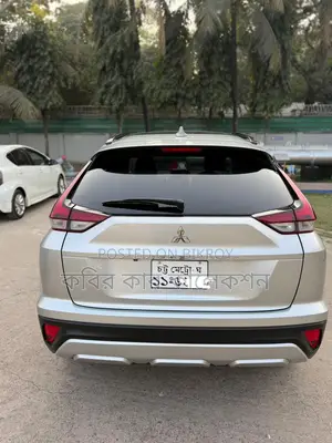 মিতসুবিশি এক্লিপস ক্রস সিলভার ২০২৩