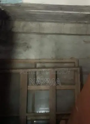 আকর্ষণীয় দামে একটি কাঠের দরজা ও দুইটি জানালার গ্রিল বিক্রি করা হবে