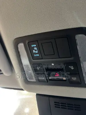 Toyota Noah HYBRID 62000KM 2022