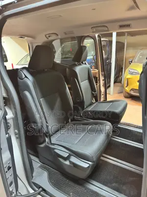 Toyota Noah HYBRID 62000KM 2022