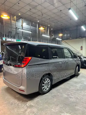 Toyota Noah HYBRID 62000KM 2022