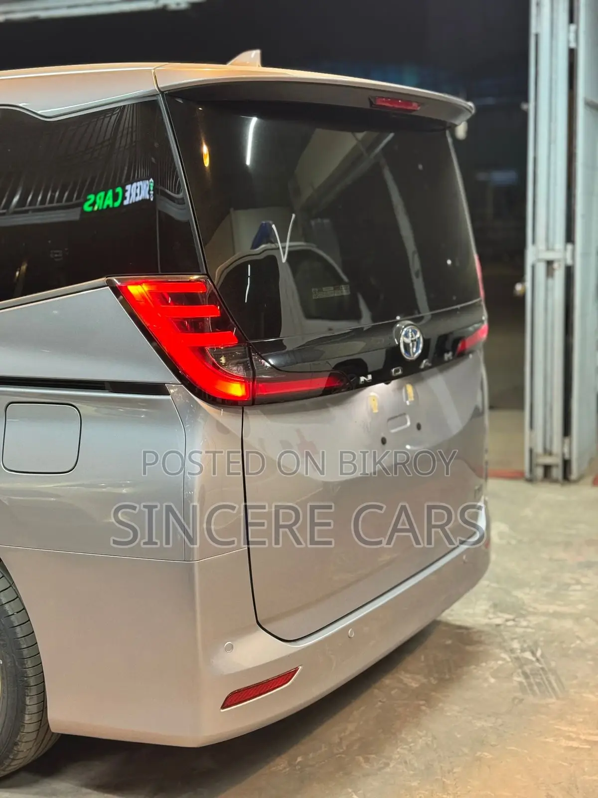 Toyota Noah HYBRID 62000KM 2022