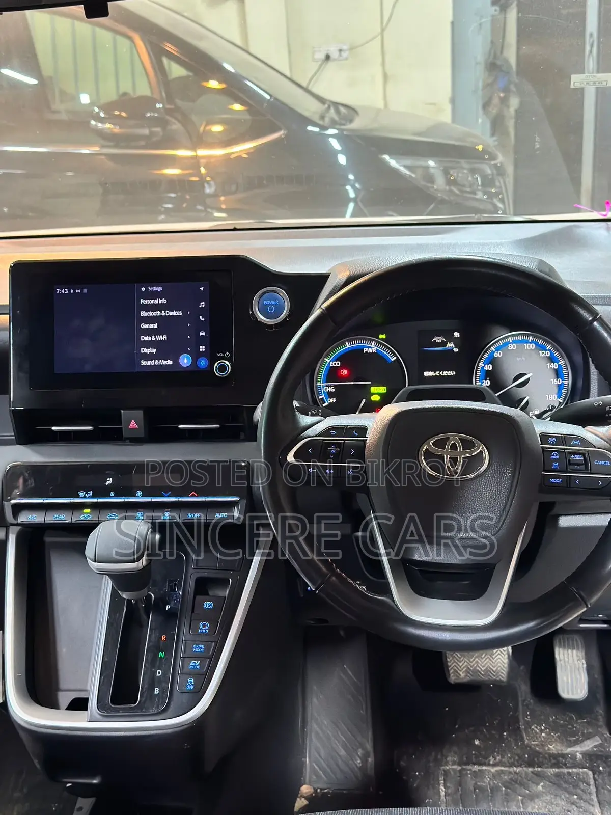 Toyota Noah HYBRID 62000KM 2022