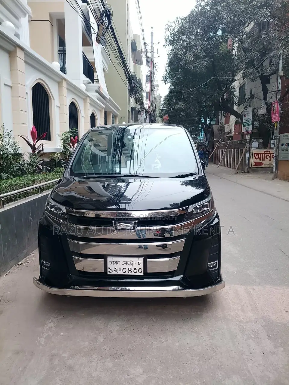 হাইব্রিড নোয়াহ ভাড়ার জন্য