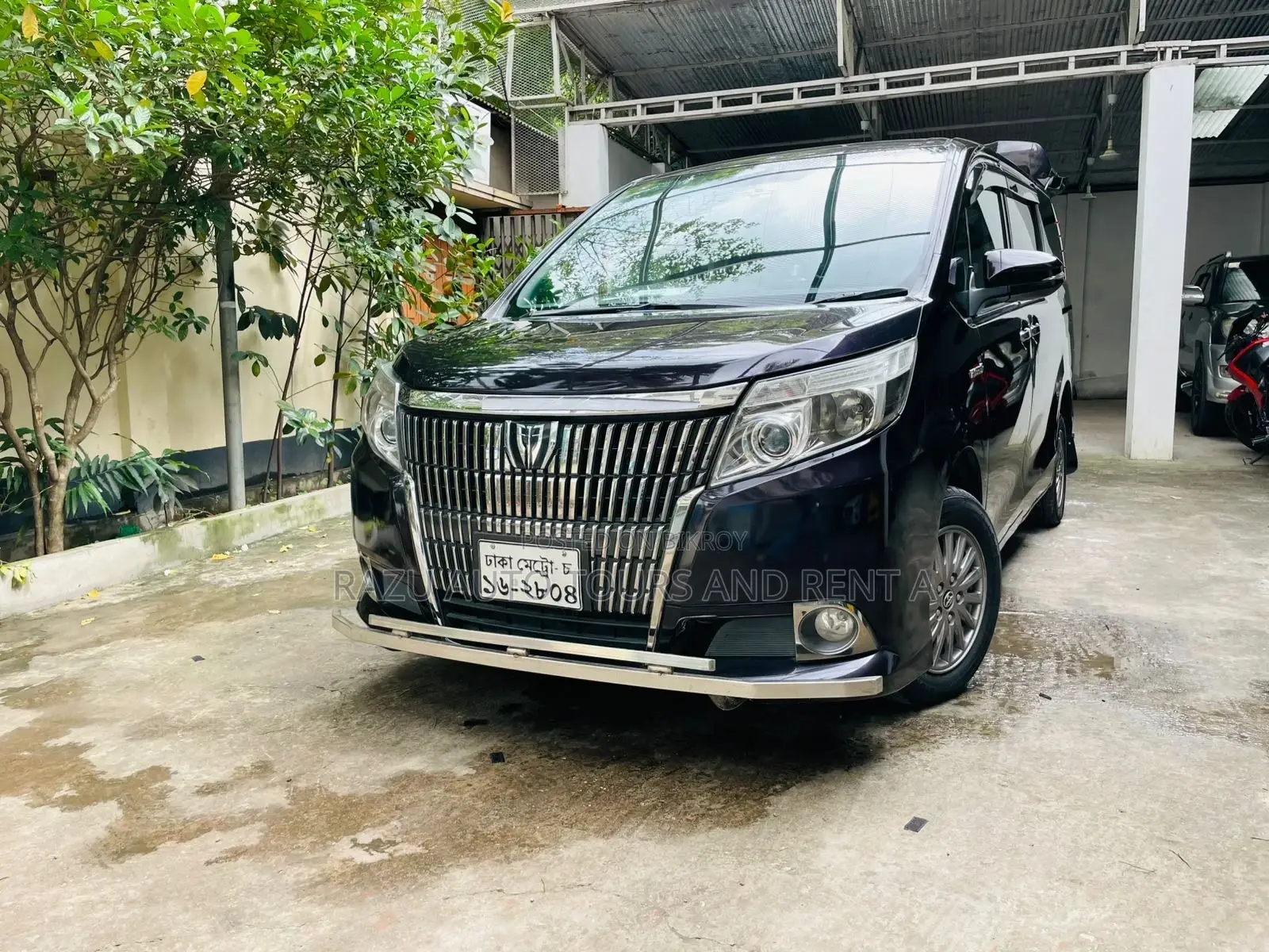 হাইব্রিড নোয়াহ ভাড়ার জন্য