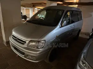 Toyota Noah Super Extra Edition 2001