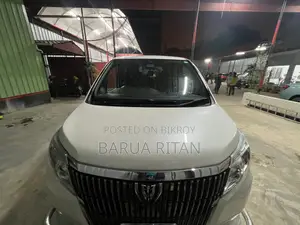 Toyota Noah 2015