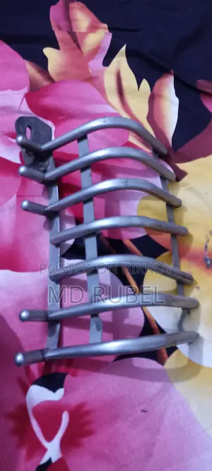 বাইকের দুইটা পাদানি একটা টিভিএস আর ইয়ামাহা
