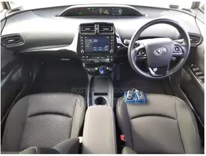 Toyota Prius S PKG 2021