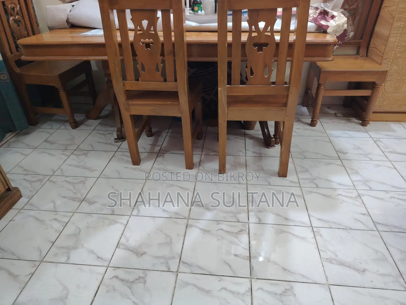আকাশী কাঠের ছয় চেহারার ডাইনিং টেবিল