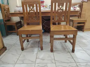 আকাশী কাঠের ছয় চেহারার ডাইনিং টেবিল