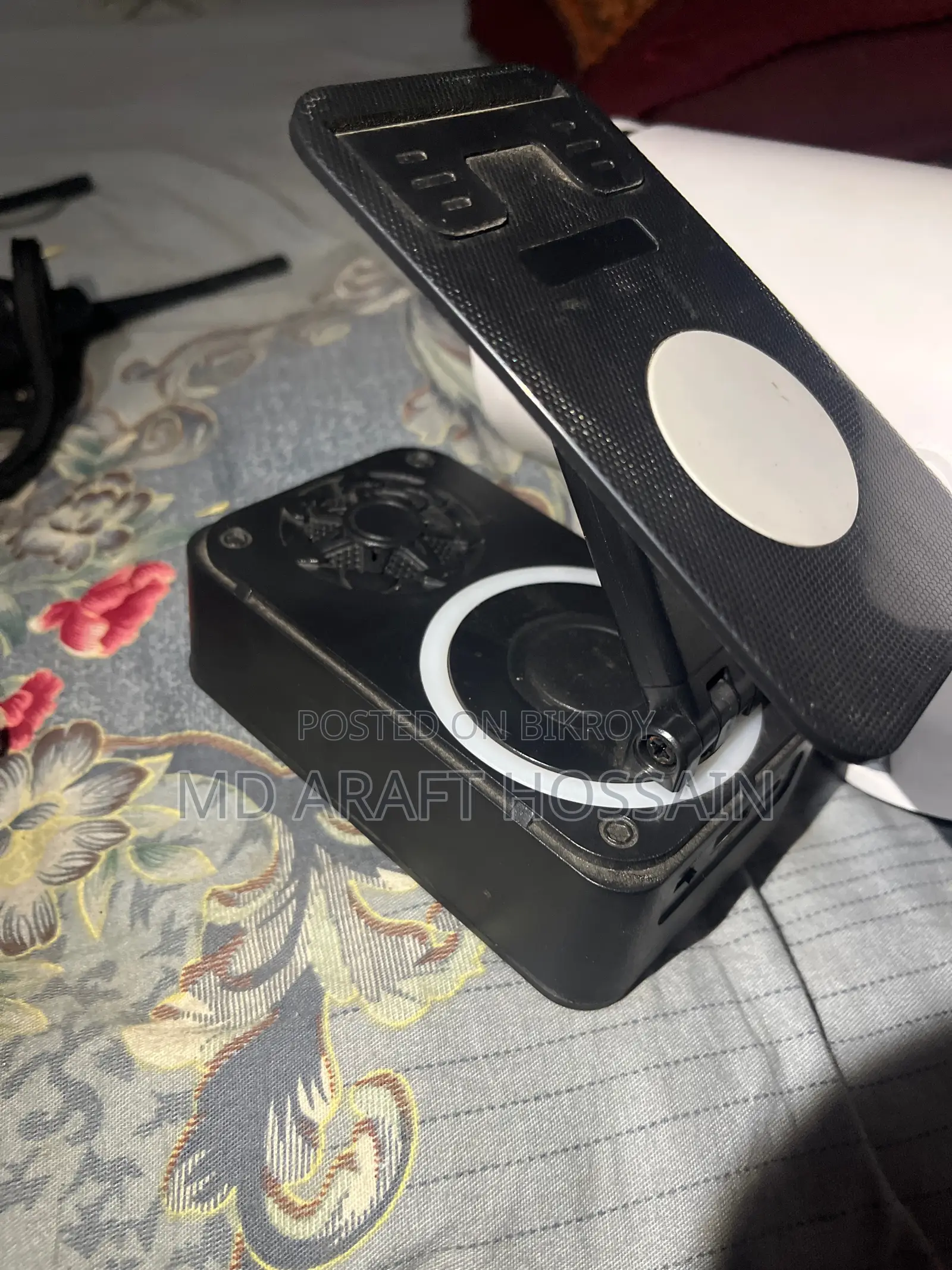 মিনি বক্স এবং ফোন হোল্ডার