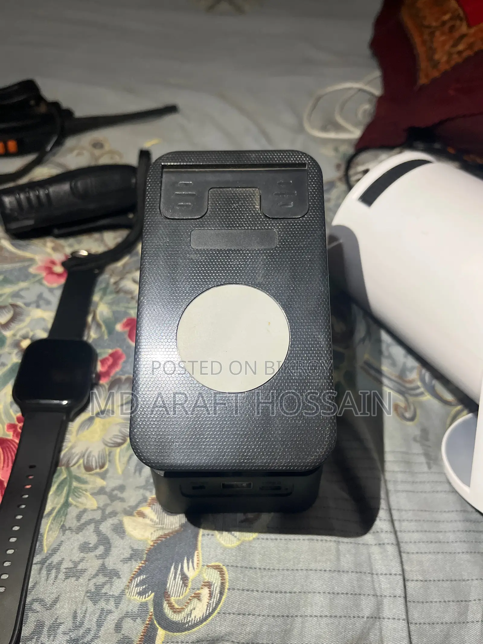 মিনি বক্স এবং ফোন হোল্ডার