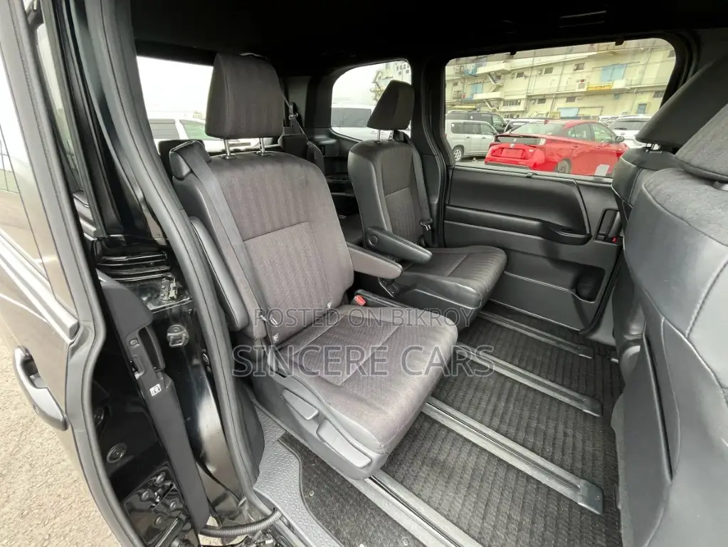 Toyota Noah SG HYB 4 POINT 2022