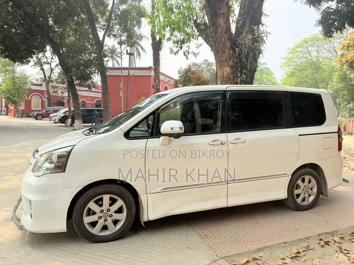 Toyota Noah S.I 2011