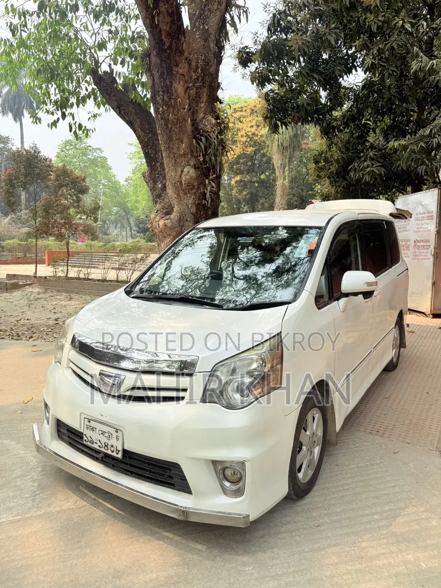 Toyota Noah S.I 2011