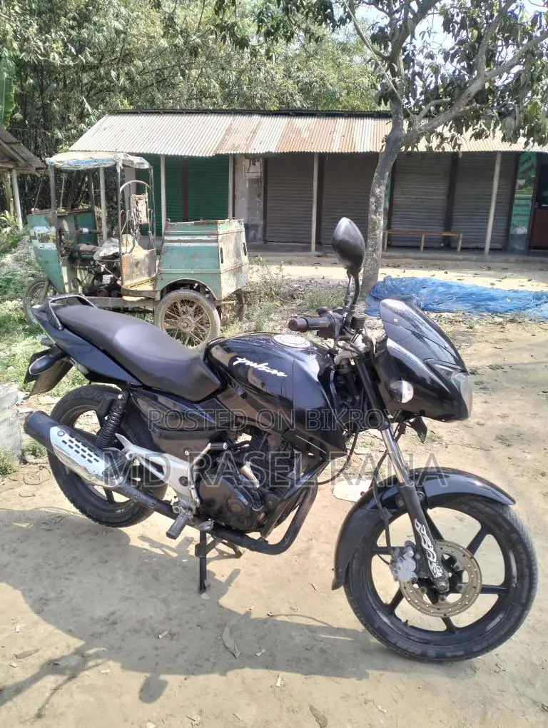 Bajaj Pulsar 150 . 2013
