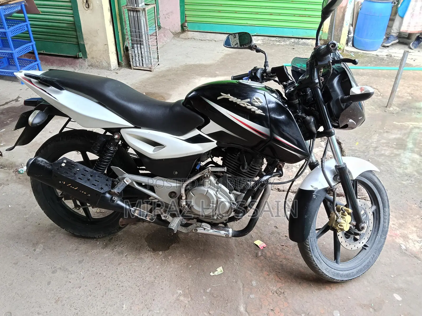 Bajaj Pulsar 150 . 2005