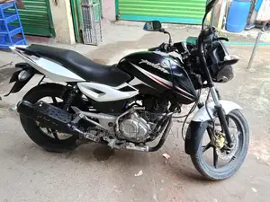 Bajaj Pulsar 150 . 2005