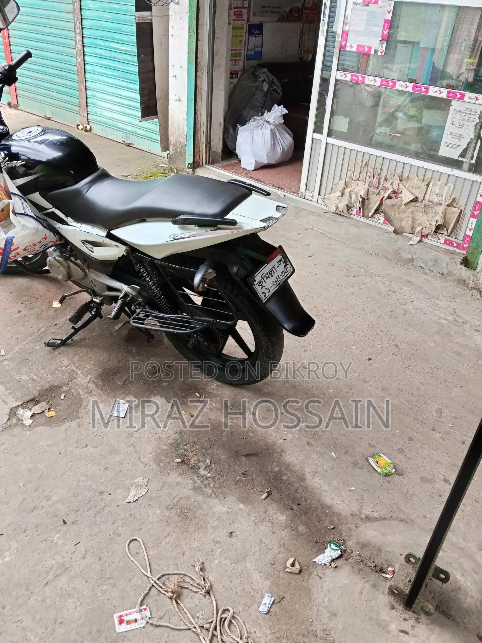 Bajaj Pulsar 150 . 2005