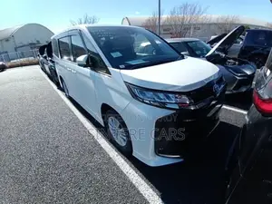 Toyota Noah SG HYB 30000 KM 2022