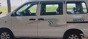 Toyota Noah 2005