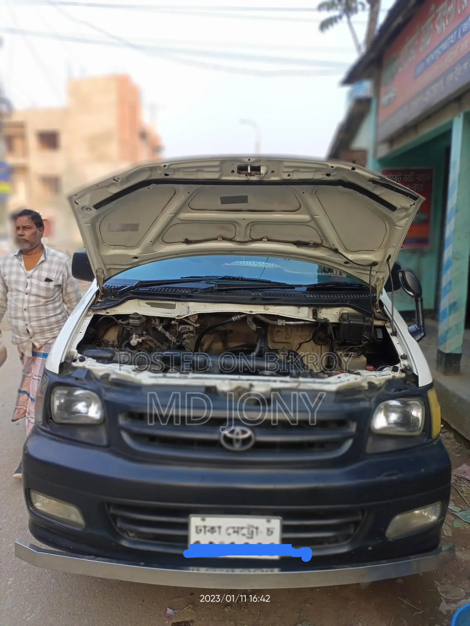 Toyota Noah 2005
