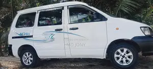 Toyota Noah 2005