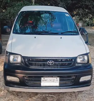 Toyota Noah 2005