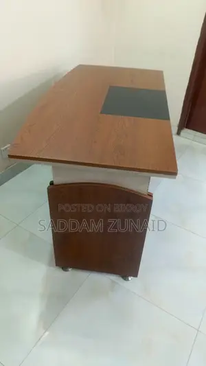 ডেস্ক টেবিল