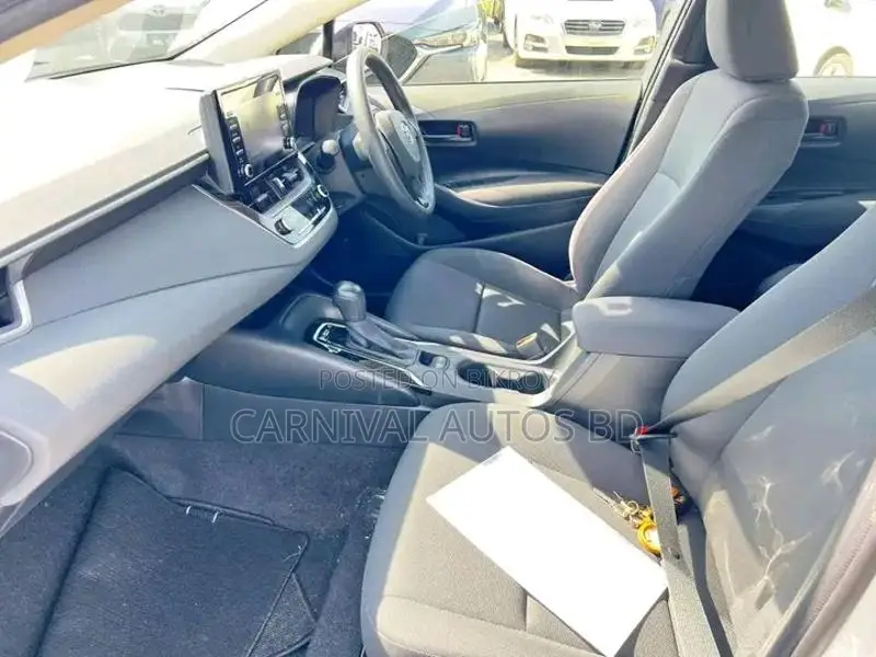 Toyota Corolla GX HYBRID SILVER 2020