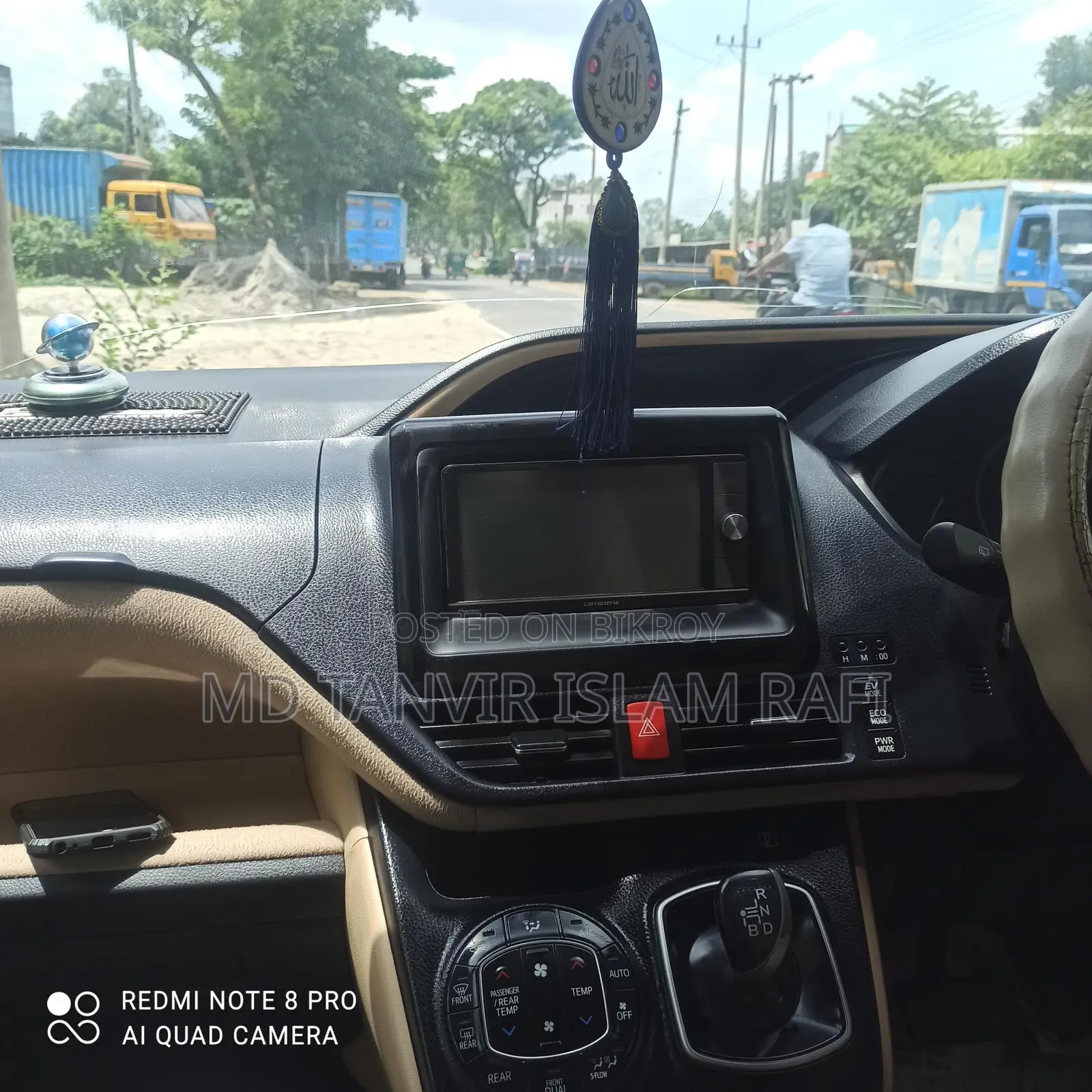 Toyota Noah 2014