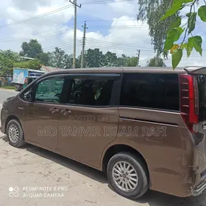 Toyota Noah 2014
