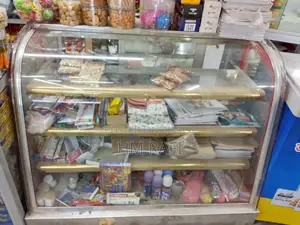 কেক এর সোকেস